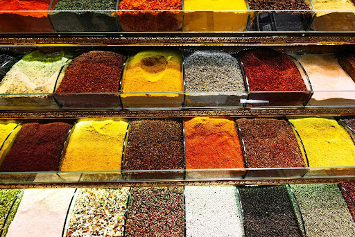 Vários produtos naturais expostos